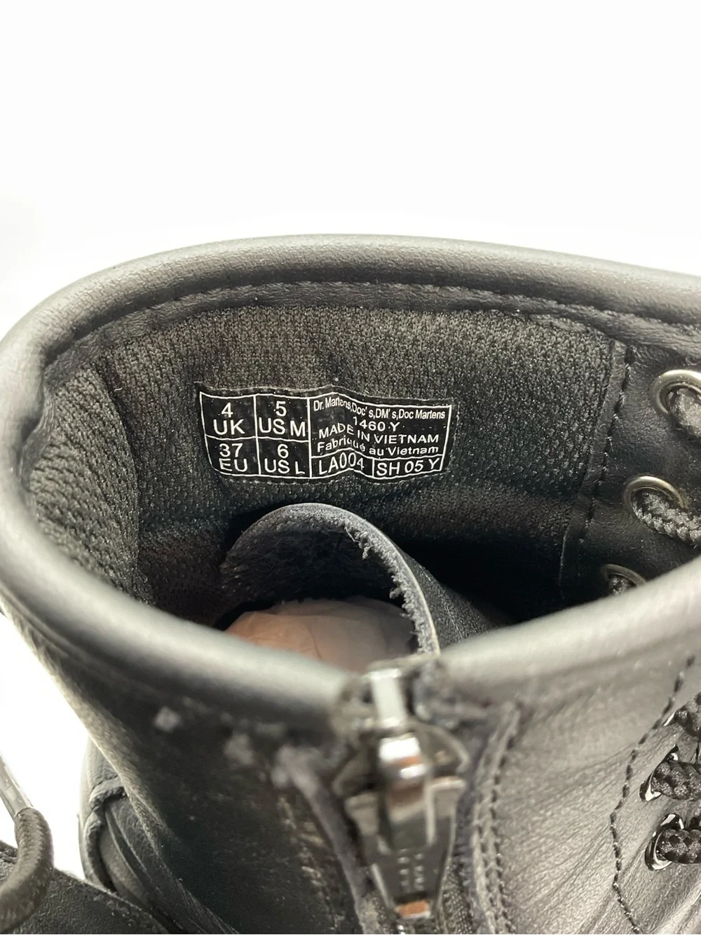 DR. MARTENS YOUTH 1460 SOFTY T LEATHER LACE UP BOOTS (8-hole) size 6